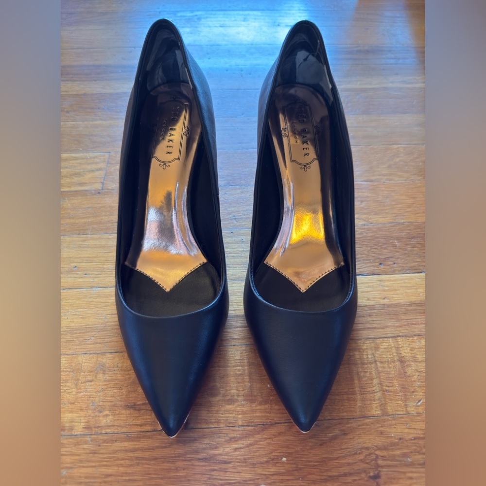 Ted Baker EU 38. / US 7.5 3 inch Black Pump